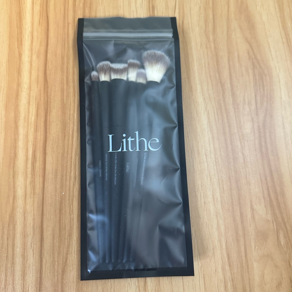 LITHE Beauty Everyday Brush Set - Picture 2 of 8